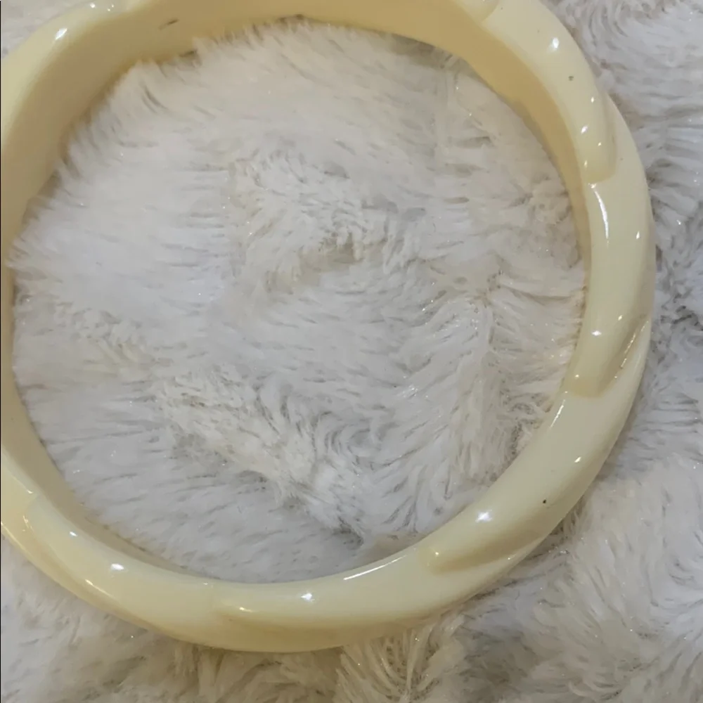 Vintage Avon Ivory “Modern Art Bracelet” in‎ Original Box